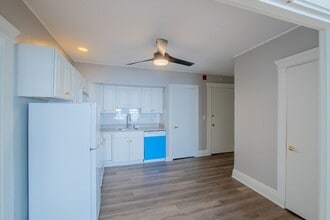285 Lynn Shore Dr, Unit 302 in Lynn, MA - Building Photo - Building Photo
