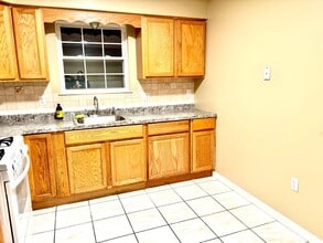 493 Delavan Ave in Newark, NJ - Building Photo - Building Photo