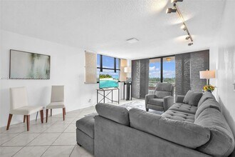 2450 NE 135th St in North Miami, FL - Building Photo - Building Photo