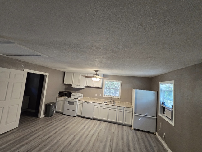 144 Seminole Cir in Onalaska, TX - Building Photo - Building Photo