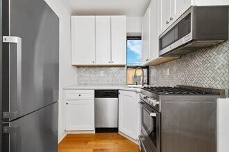 380 S 4th St in Brooklyn, NY - Foto de edificio - Building Photo