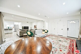 3232 Lewis Ave in Signal Hill, CA - Foto de edificio - Building Photo