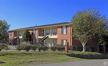 Winston Chase Apartments in Houston, TX - Building Photo - Building Photo