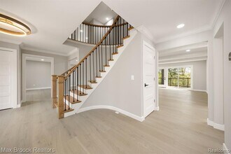 5240 Clarendon Crest St in Bloomfield Township, MI - Building Photo - Building Photo