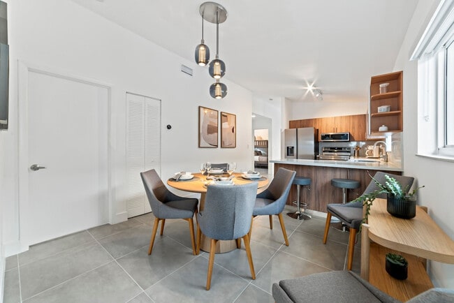 2776 W 71st Pl
