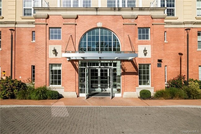 10 Byron Pl in Larchmont, NY - Building Photo - Building Photo