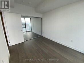 11 Wellesley St W in Toronto, ON - Building Photo - Building Photo