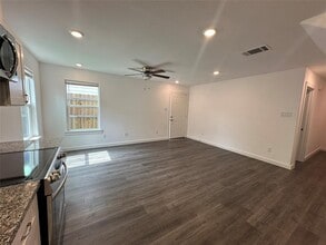 9241 Seeker St in Houston, TX - Foto de edificio - Building Photo