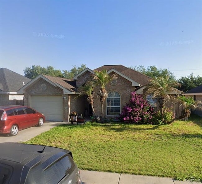 property at 904 W Douglas Dr