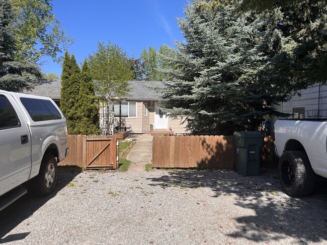 property at 2033 W Lundy Blvd