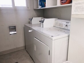 1103 Broaddus St in Anchorage, AK - Building Photo - Building Photo