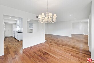 853 Le Doux Rd in Los Angeles, CA - Building Photo - Building Photo