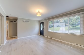 36 Daniel Dr in O'Fallon, MO - Foto de edificio - Building Photo