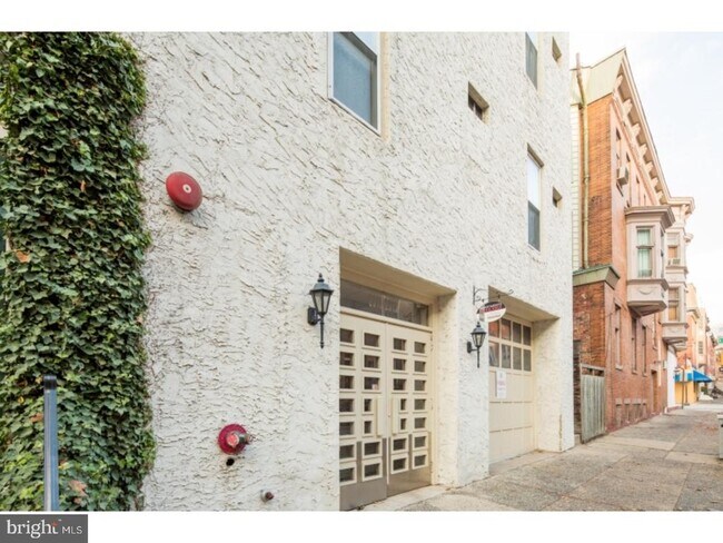 2311 Spruce St in Philadelphia, PA - Building Photo - Building Photo