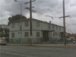 3800 Clinton St in Los Angeles, CA - Foto de edificio - Building Photo