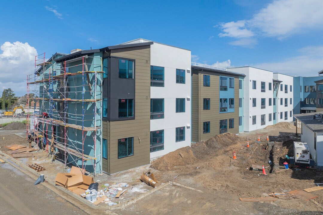 Breton Apartments in Bay Point, CA - Foto de edificio