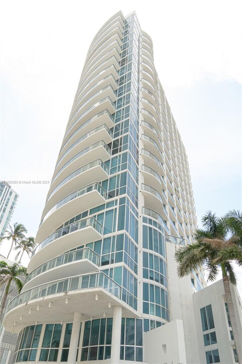 480 NE 30th St in Miami, FL - Foto de edificio