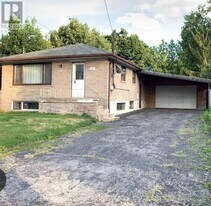 357 Patricia Ave in Toronto, ON - Building Photo