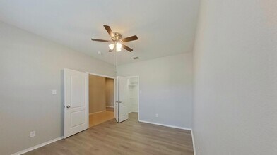 523 Golden Bell Dr in Red Oak, TX - Building Photo - Building Photo