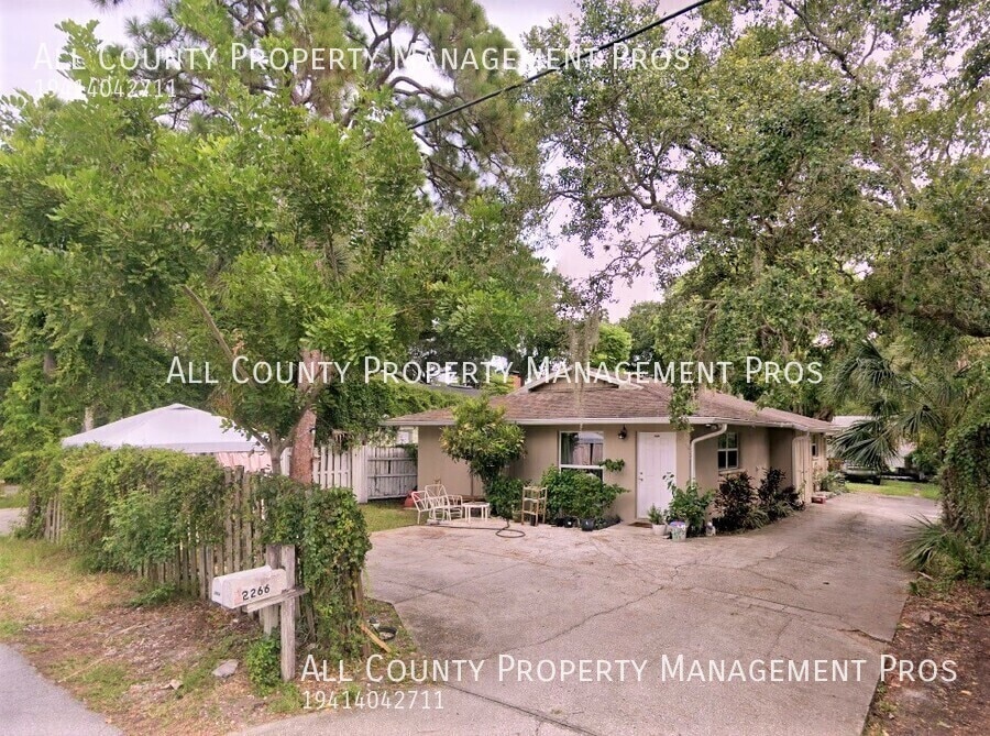 2266 Bay St in Sarasota, FL - Building Photo