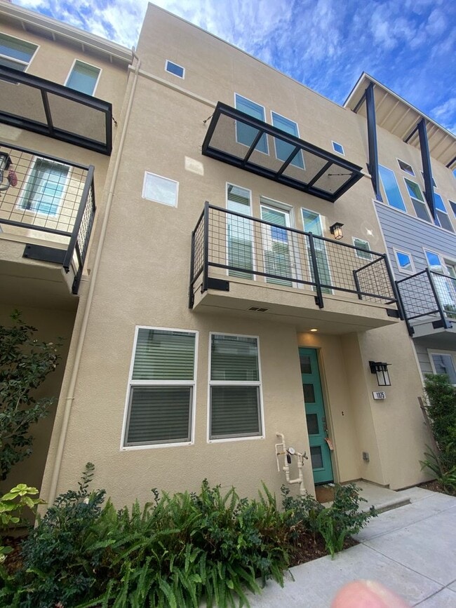 1075 Celebrity Tsse. in Davis, CA - Building Photo - Building Photo