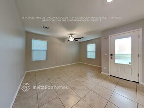 8019 W Agora Ln in Phoenix, AZ - Foto de edificio - Building Photo