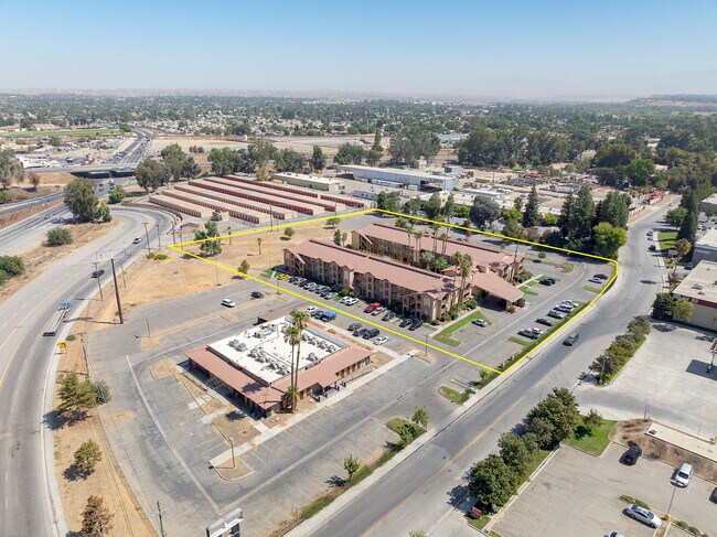 Rio Mirada Villas in Bakersfield, CA - Foto de edificio - Building Photo