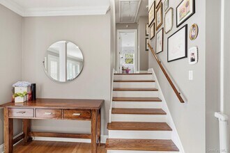 221 Mamaroneck Rd in Scarsdale, NY - Building Photo - Building Photo