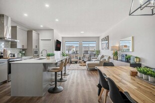 154 Mitchell Rd NW in Calgary, AB - Building Photo