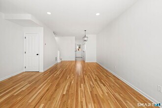 17 Dolsen Pl in Stamford, CT - Building Photo - Building Photo