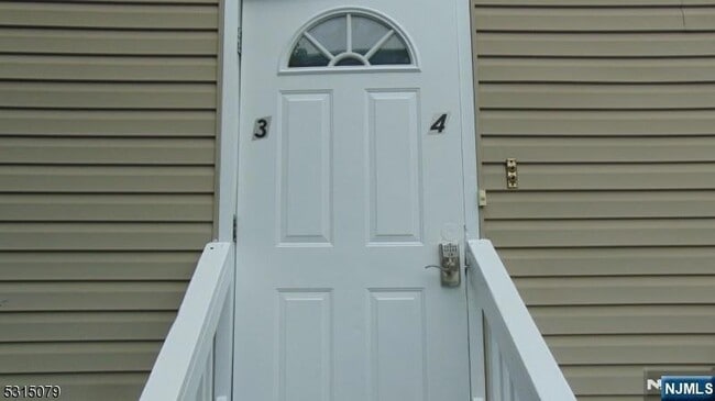 26 Harrison St, Unit 2L in Belleville, NJ - Building Photo - Building Photo