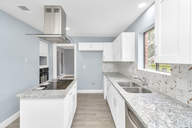 property at 3514 Summit Ln