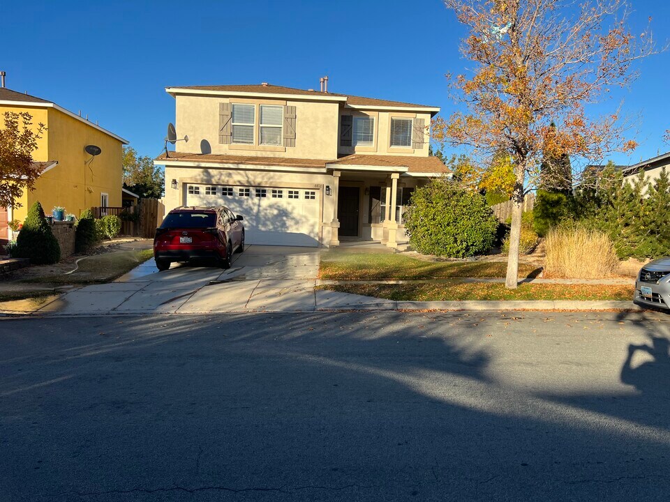 8870 Sunset Breeze Dr in Reno, NV - Building Photo