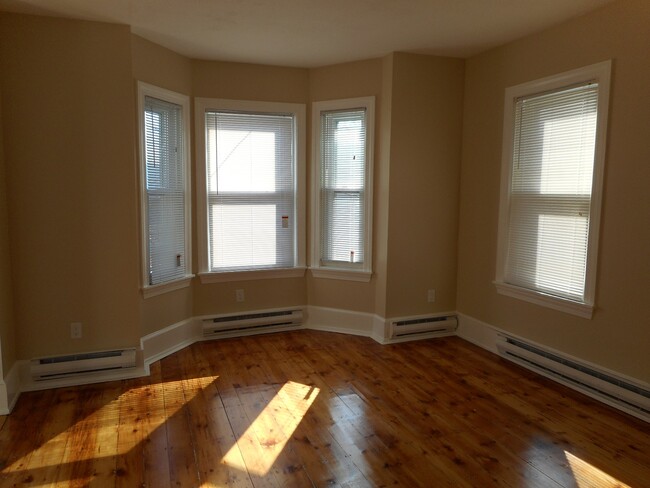 17 Pembroke St, Unit 2 in Chelsea, MA - Building Photo - Building Photo