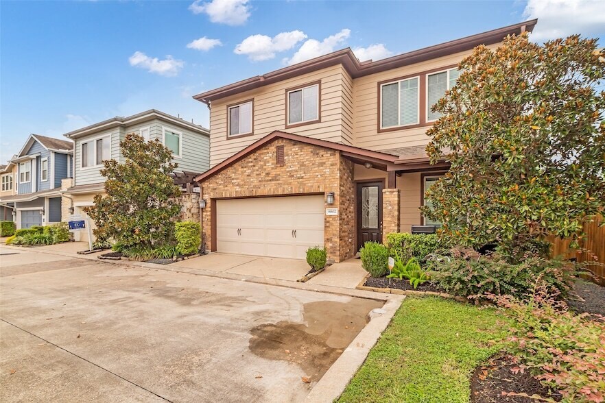 8802 Narrow Leaf St in Houston, TX - Building Photo