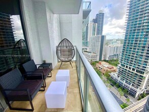 1050 Brickell Ave, Unit 2220 in Miami, FL - Building Photo - Building Photo