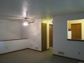 402 Beaver St, Unit 2 in Mars, PA - Foto de edificio - Building Photo