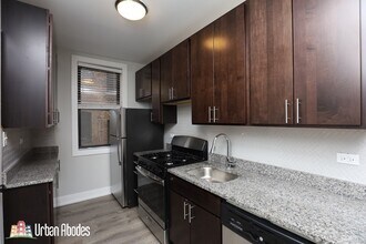 711 W Brompton Ave, Unit A03C in Chicago, IL - Foto de edificio - Building Photo