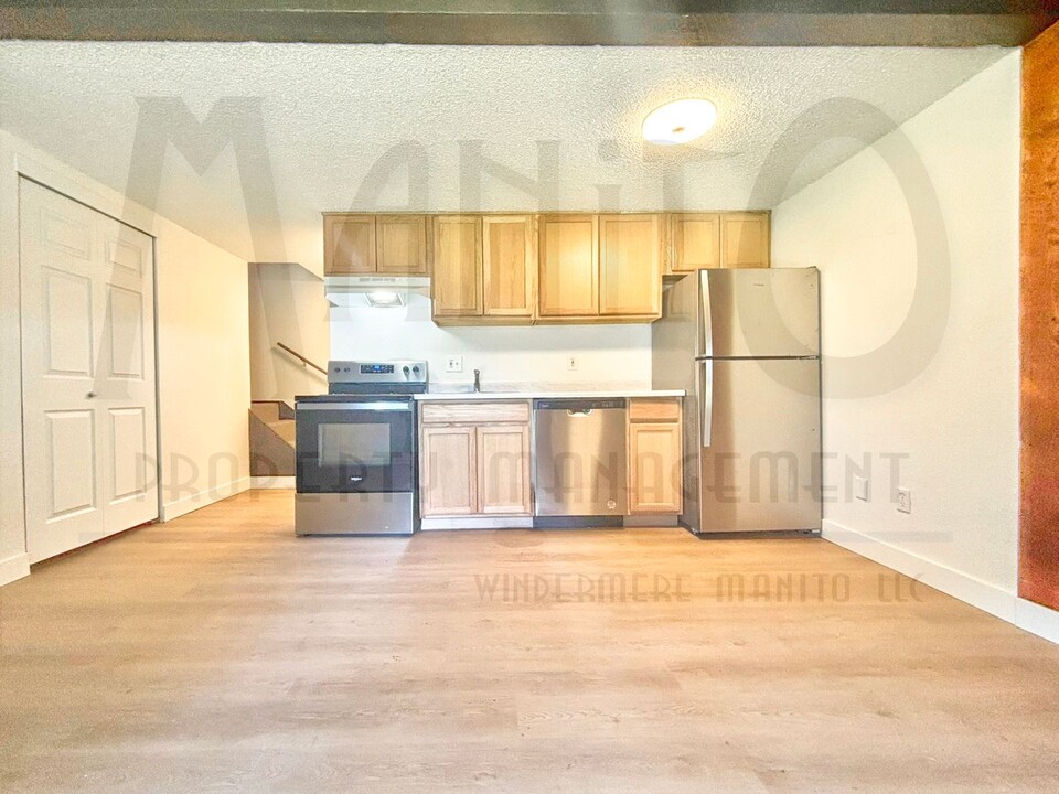 30 E Graves Rd in Spokane, WA - Building Photo