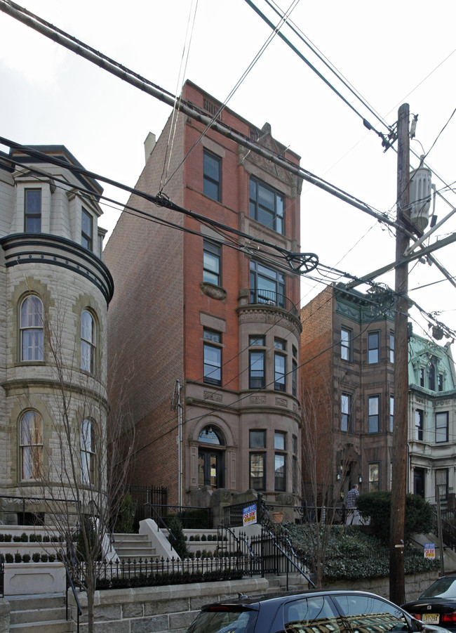 909 Hudson St in Hoboken, NJ - Foto de edificio - Building Photo