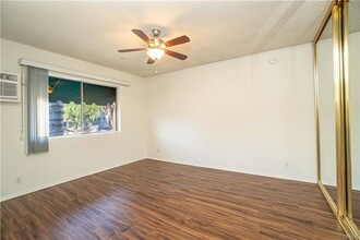 4924 Kester Ave, Unit 1 in Los Angeles, CA - Foto de edificio - Building Photo
