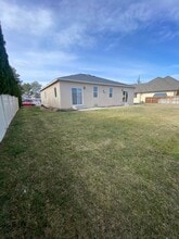 325 N Crestview Dr in Moses Lake, WA - Building Photo - Building Photo