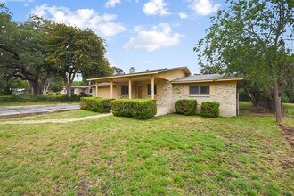 185 Oklahoma Ave in New Braunfels, TX - Building Photo - Building Photo