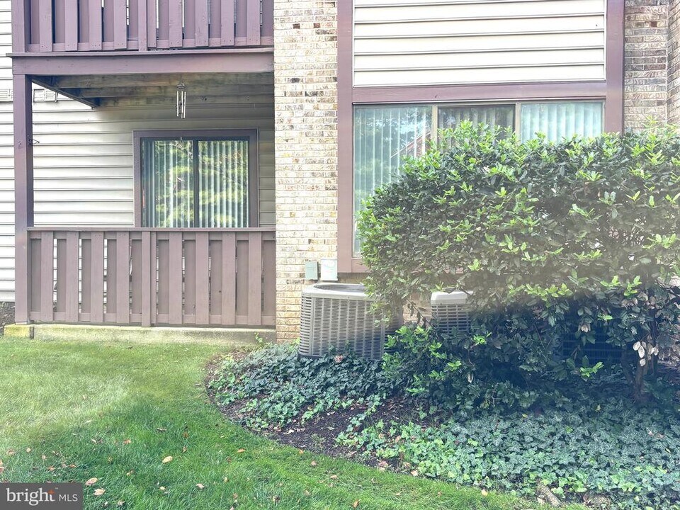 4805A Aberdeen Dr in Mount Laurel, NJ - Building Photo