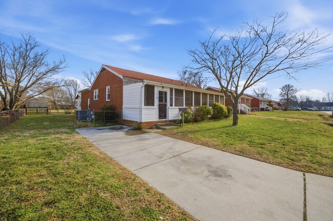 1210 Pansy St in Hampton, VA - Building Photo - Building Photo