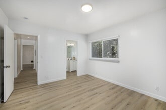13001 Vanowen St in North Hollywood, CA - Building Photo - Interior Photo