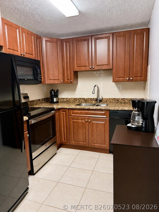 405 Meadows Cir