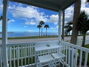 18 NE Nautical Pl in Jensen Beach, FL - Building Photo - Building Photo