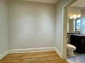 2329 N Rockwell St, Unit 3A in Chicago, IL - Building Photo - Building Photo