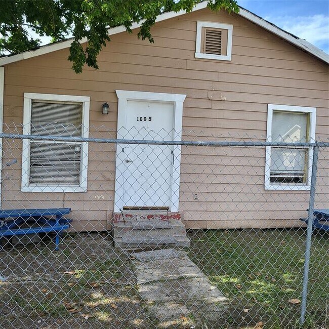 property at 1005 E 35th St